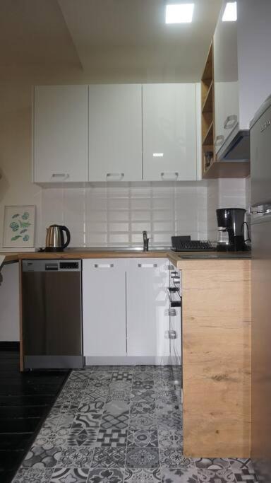 Cosy Apartment In The Heart Of Скопье Экстерьер фото